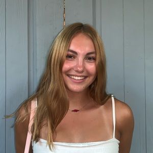 Meet your Posher, Mia